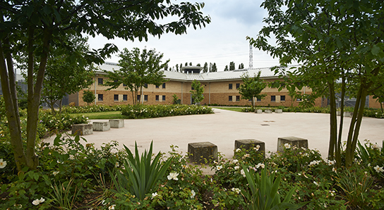 Image of courtyard and houseblocks